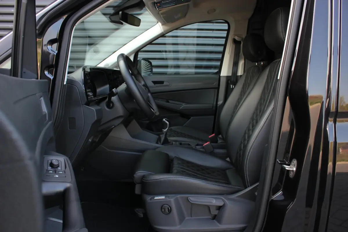 2.0 TDI 199PK JB-EDITION / MAXTRON / SIDE- BARS / VERLAGING / ELEK- PAKKET / PDC / CAMERA