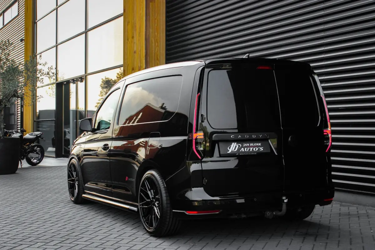 2.0 TDI 199PK JB-EDITION / MAXTRON / SIDE- BARS / VERLAGING / ELEK- PAKKET / PDC / CAMERA