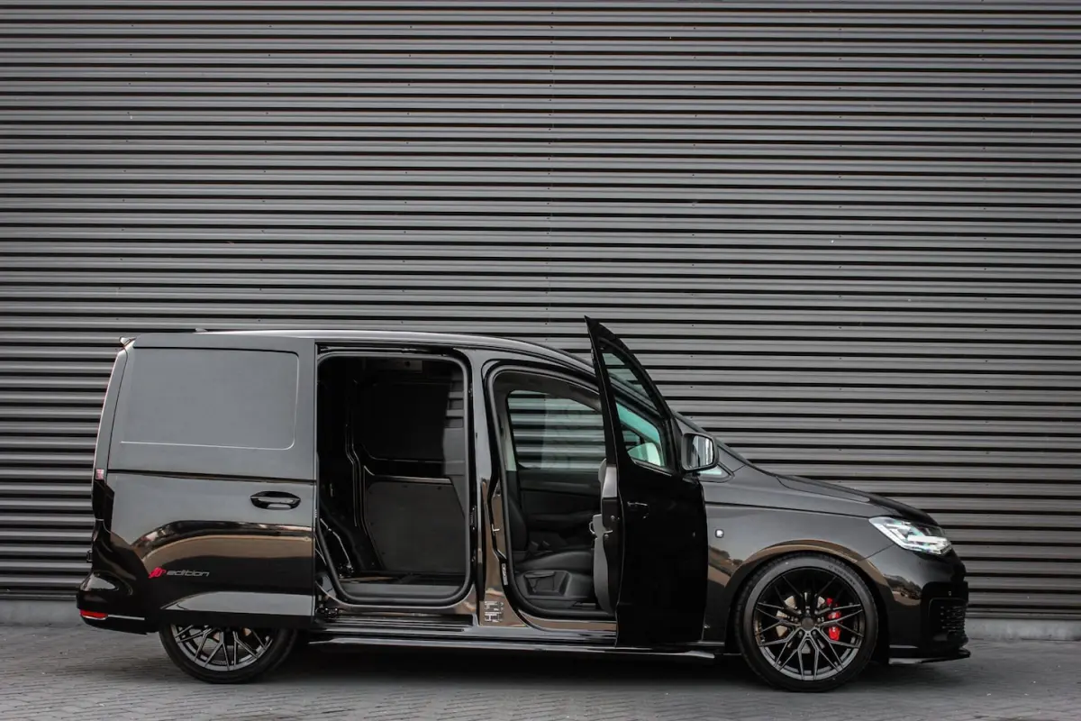 2.0 TDI 199PK JB-EDITION / MAXTRON / SIDE- BARS / VERLAGING / ELEK- PAKKET / PDC / CAMERA