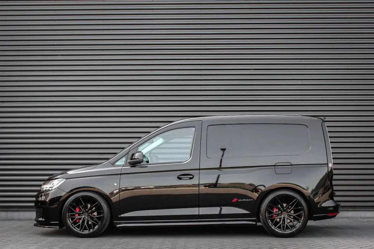 2.0 TDI 199PK JB-EDITION / MAXTRON / SIDE- BARS / VERLAGING / ELEK- PAKKET / PDC / CAMERA
