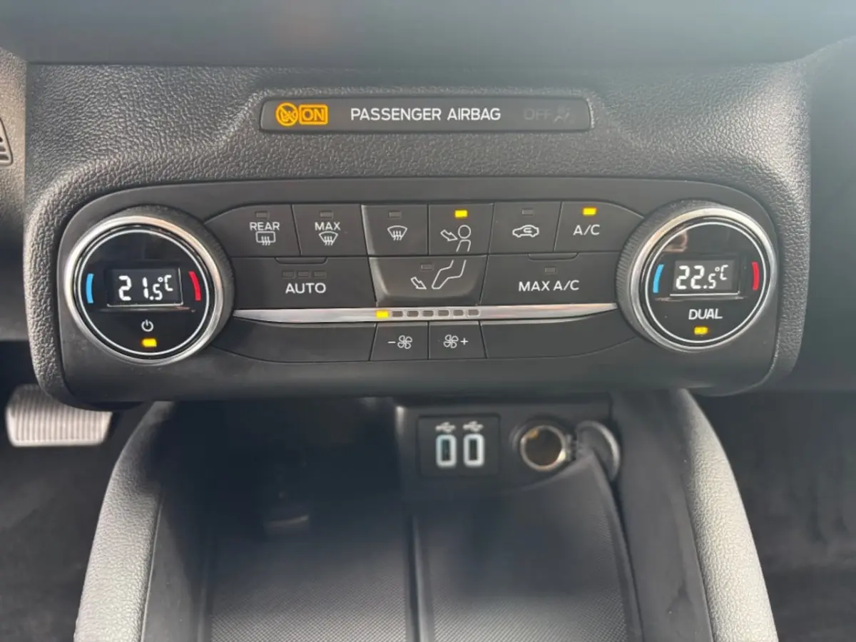 1.0 ECOB.TITANIUM X BNS 125 PK AUTOMAAT NAVI AIRCO/ECC