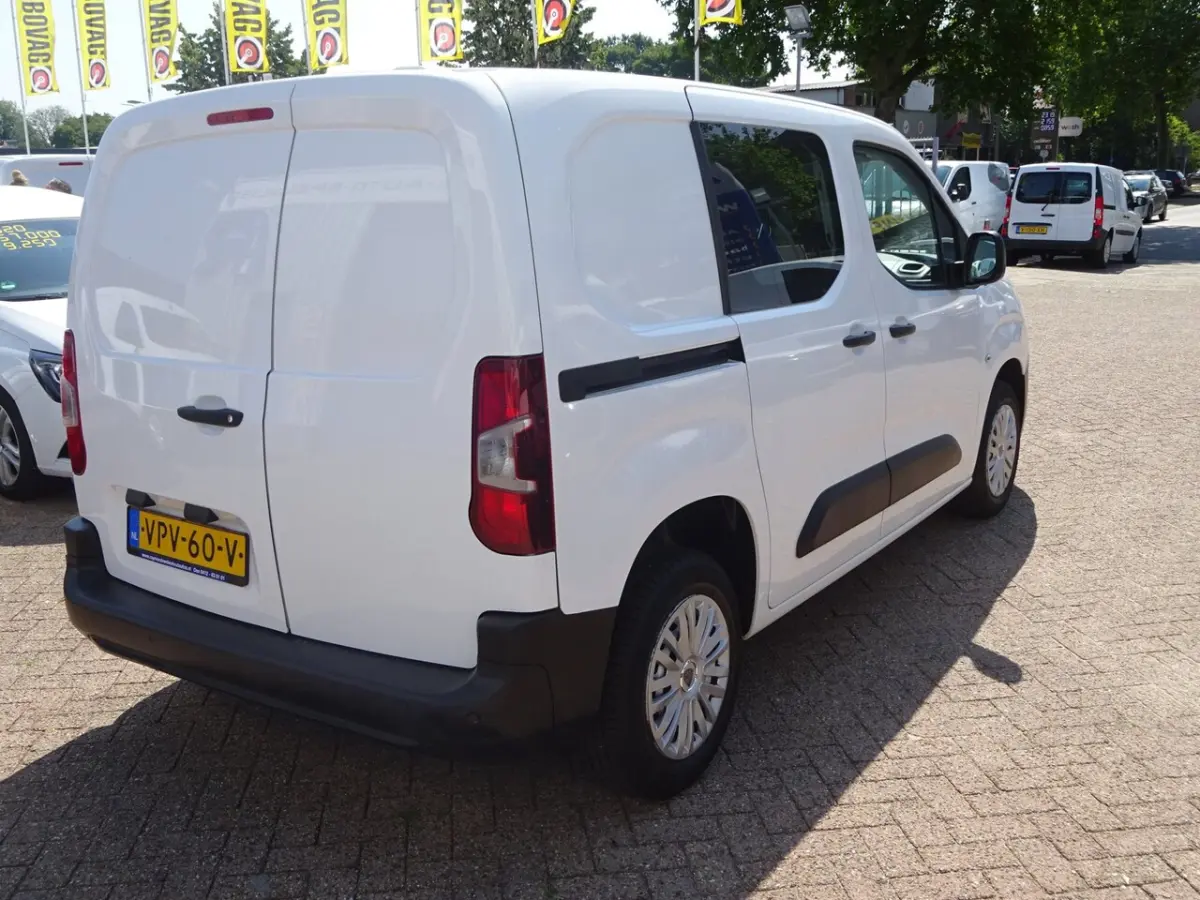 1.2 PureTech Pro BENZINE AIRCO NAVI CRUISE CONTROL PDC SCHUIFDEUR