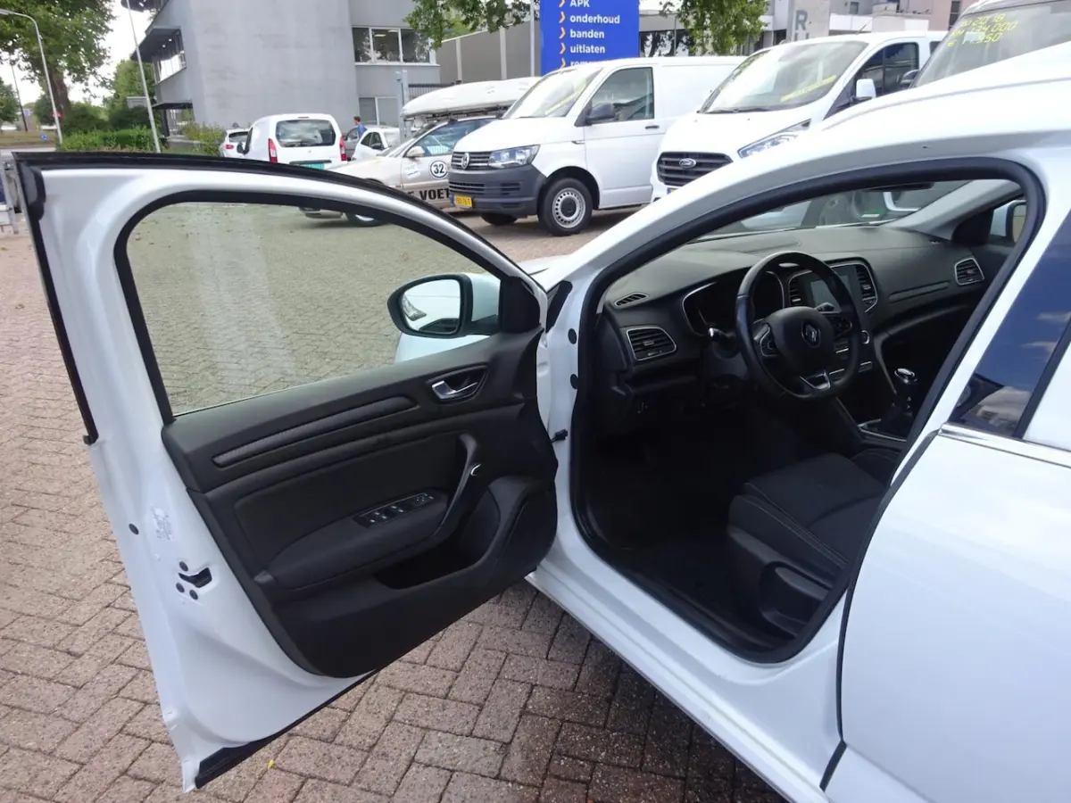 VAN 1.5 DCI 116 PK AIRCO NAVI Laadruimte inrichting