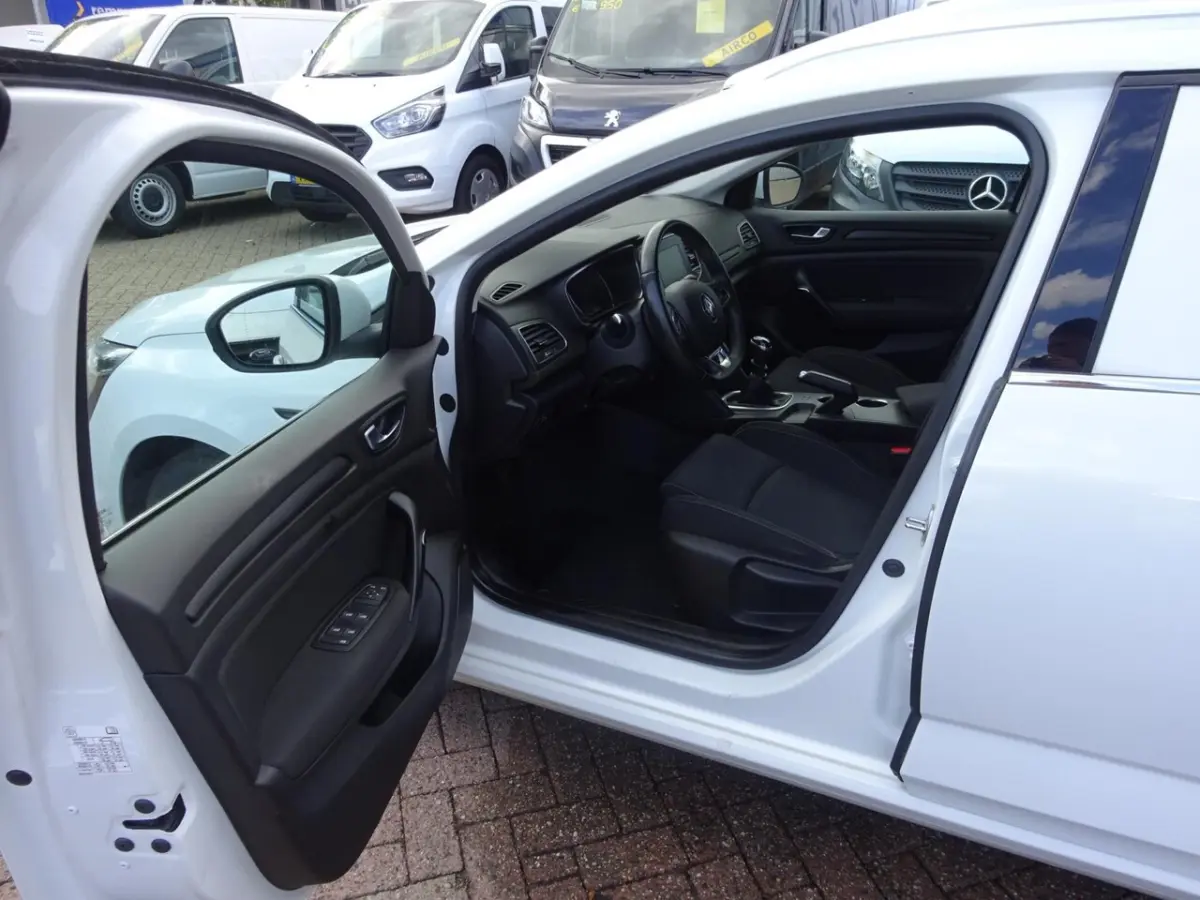 VAN 1.5 DCI 116 PK AIRCO NAVI Laadruimte inrichting
