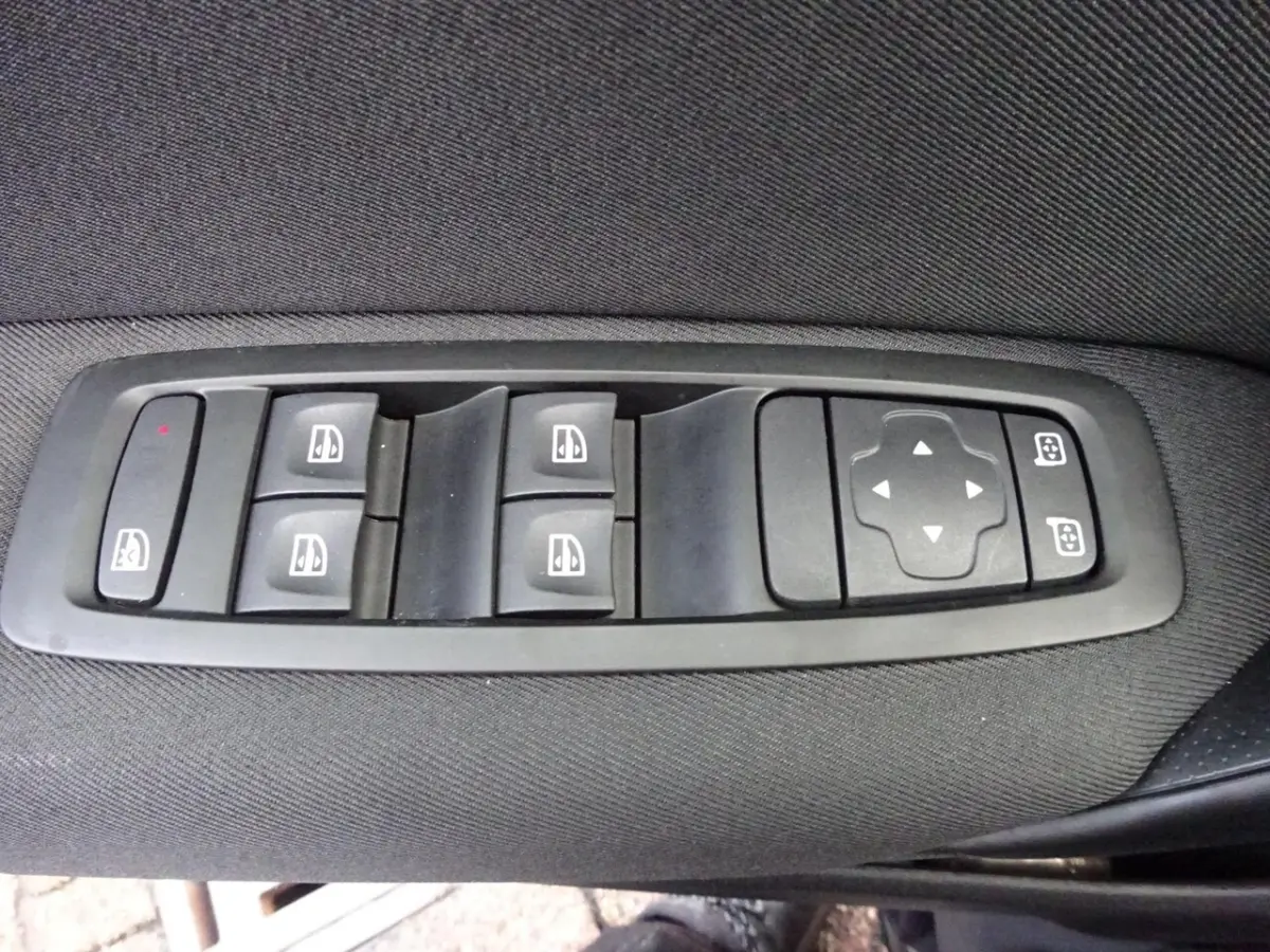 VAN 1.5 DCI 116 PK AIRCO NAVI Laadruimte inrichting