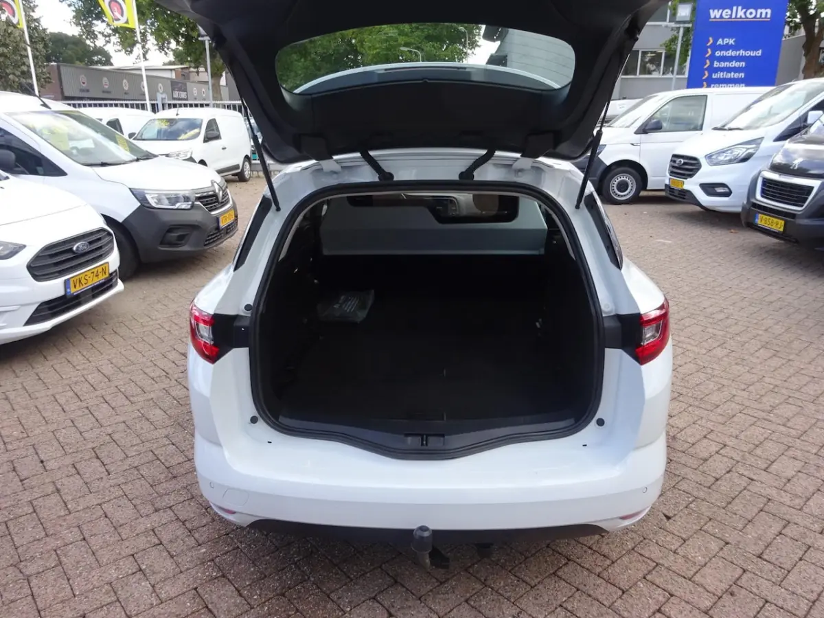 VAN 1.5 DCI 116 PK AIRCO NAVI Laadruimte inrichting