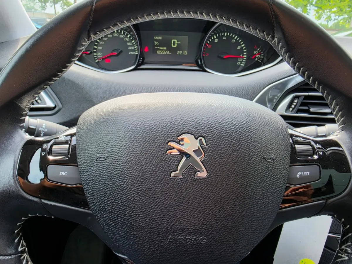 1.2 PureTech Navi Dealer Onderhouden Trekhaak Pano