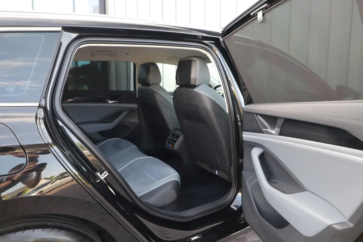 1.5 eTSI Business | 150PK | Massage | Keyless-go | ACC | Stoelen/Stuur Verwarmd | Sfeerver