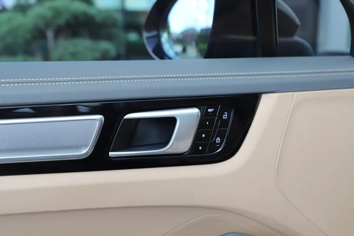 3.0 E-Hybrid | 462PK | Luchtvering | 4W-Sturing | Head-up | Keyless-go | Matrix-led | Bose