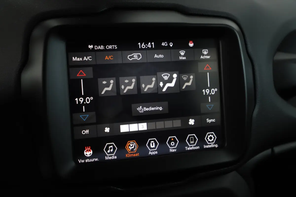 1.0T 80th Anniversary | 120PK | Keyless-go | Stuurverwarming | Clima | Led | Leder | Elek.