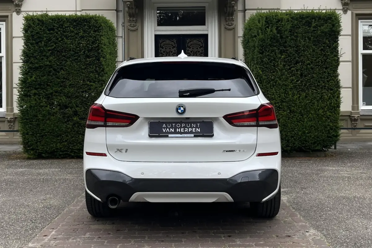 xDrive25e PANO | CRUISE | HIFI | CARPLAY | M-PAKKET | STOELVERW | TREKHAAK