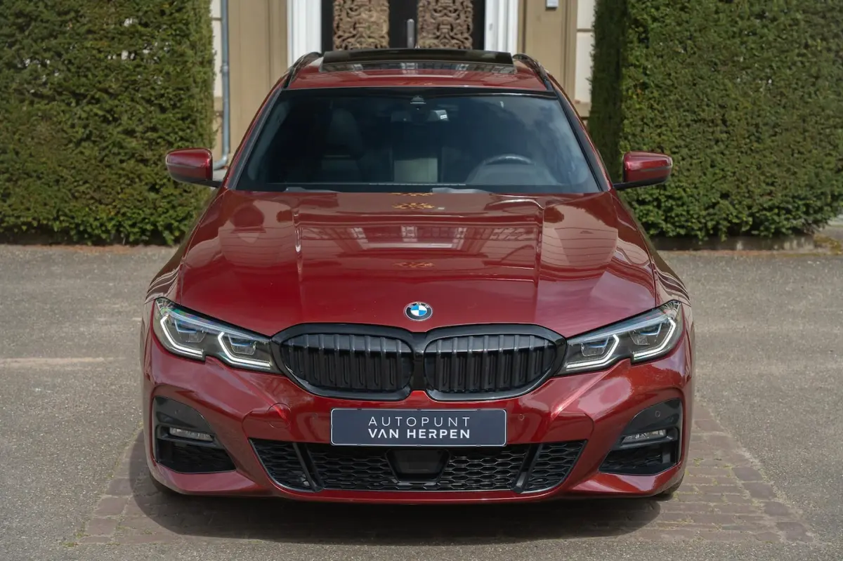 320i High Executive TREKHAAK | PANO | KUIPSTOELEN | CARBON | ADAPTIVE | MEMORY | LASER