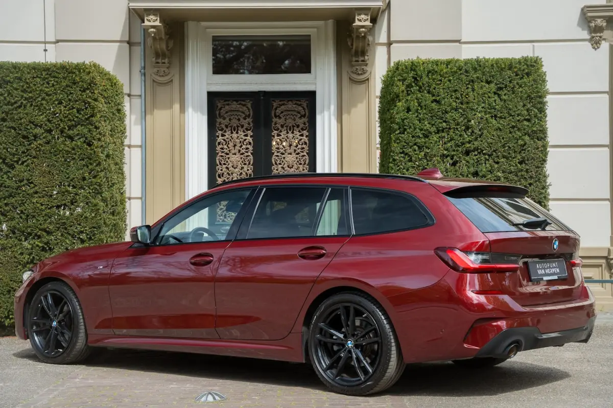 320i High Executive TREKHAAK | PANO | KUIPSTOELEN | CARBON | ADAPTIVE | MEMORY | LASER