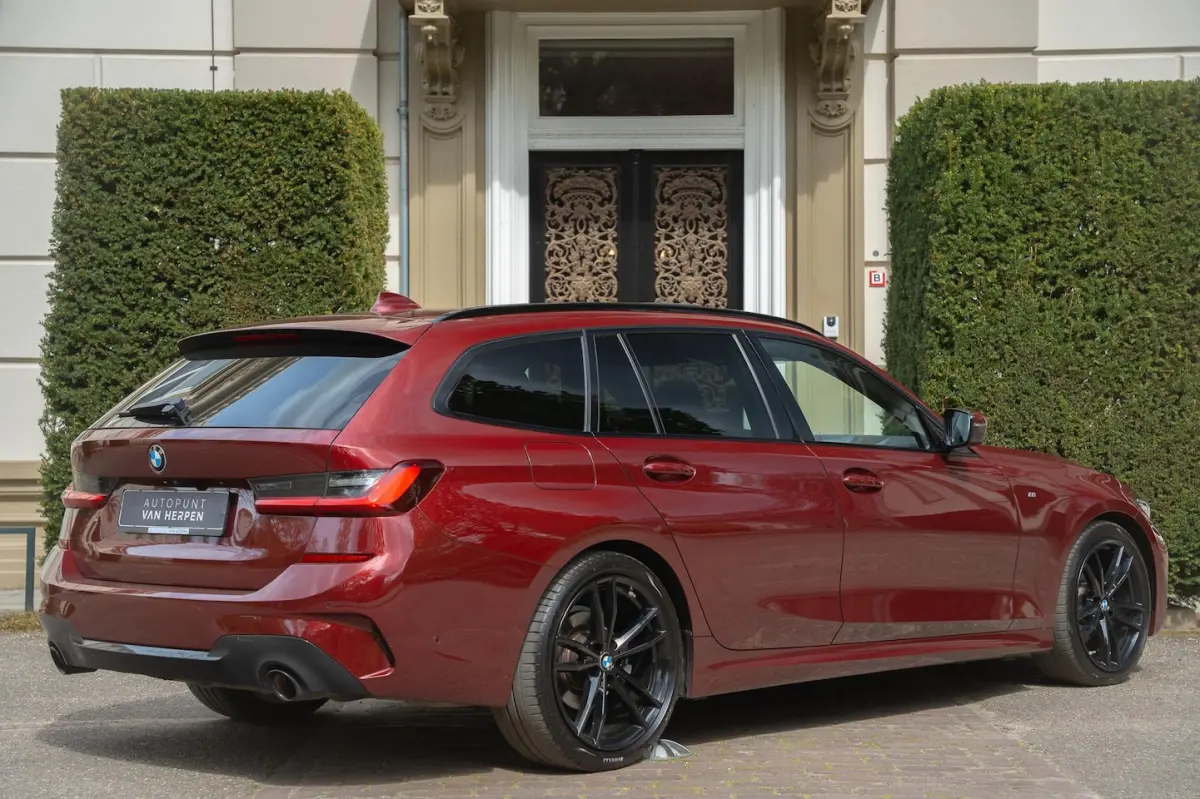320i High Executive TREKHAAK | PANO | KUIPSTOELEN | CARBON | ADAPTIVE | MEMORY | LASER