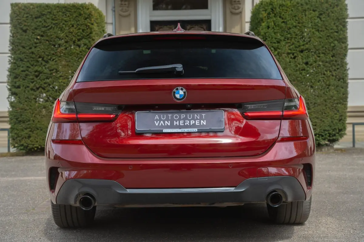 320i High Executive TREKHAAK | PANO | KUIPSTOELEN | CARBON | ADAPTIVE | MEMORY | LASER