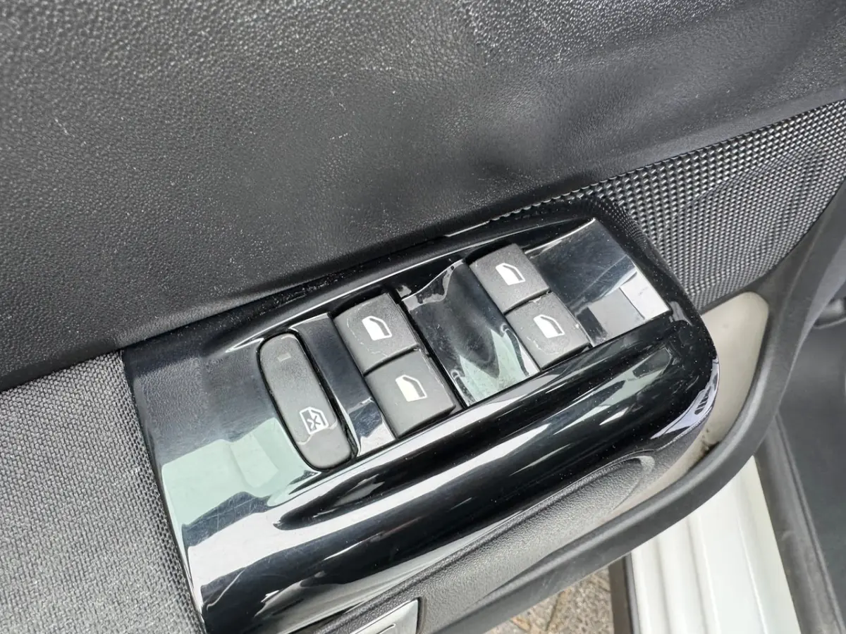 1.6 BlueHDi Shine Navi, Camera, Cruise, NAP