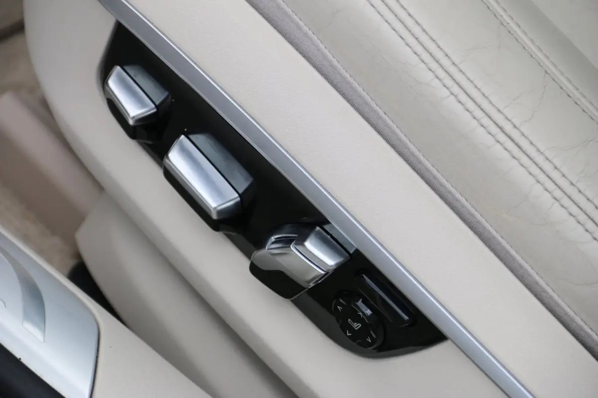 740i High Executive