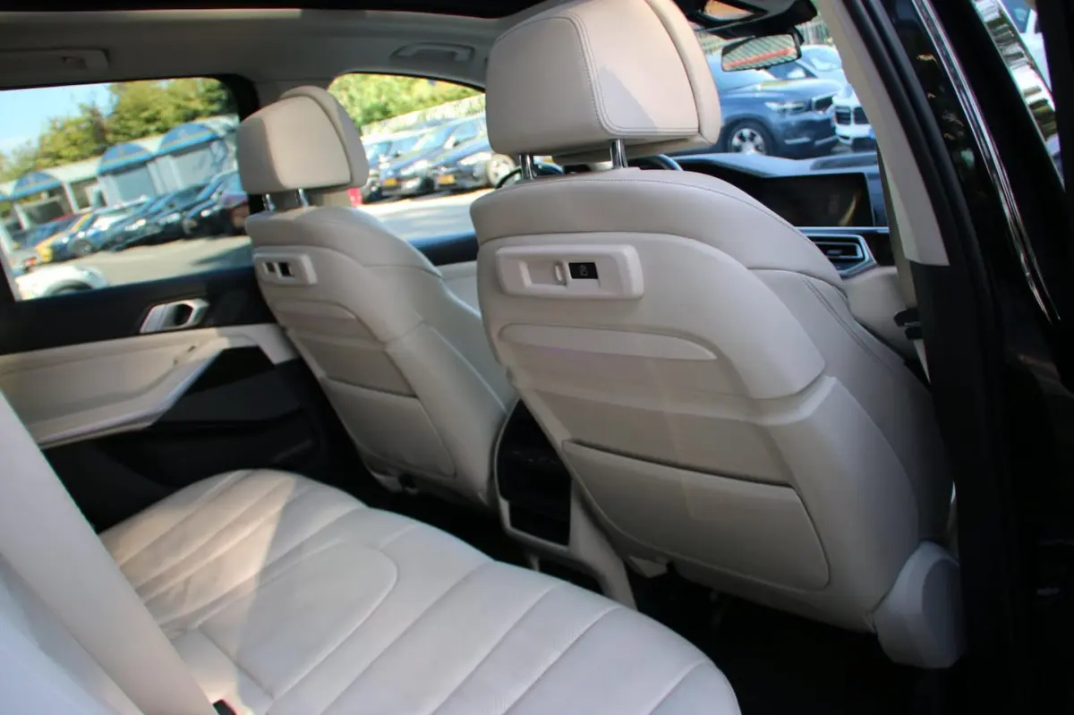 XDrive40i High Executive DEALER OND. PANO-DAK NAP