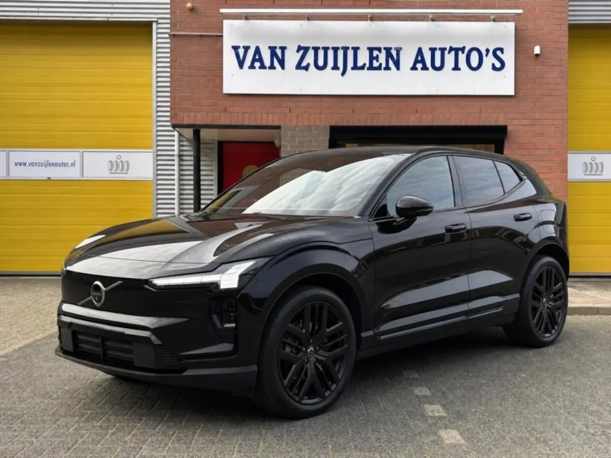 Ultra P10 AWD Electric 22" Dark Pano B&W Nappa