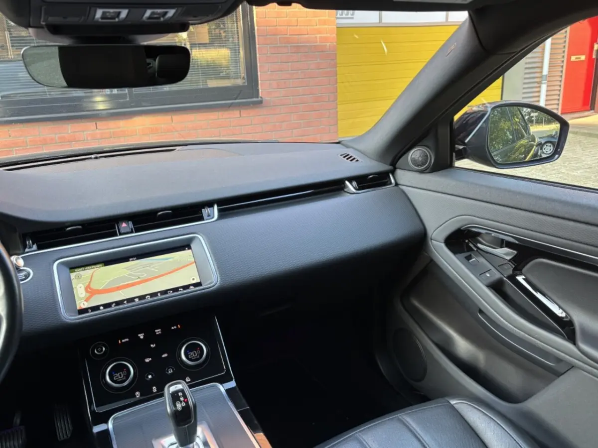 2.0 P200 AWD Black Pack Panorama 20" BTW