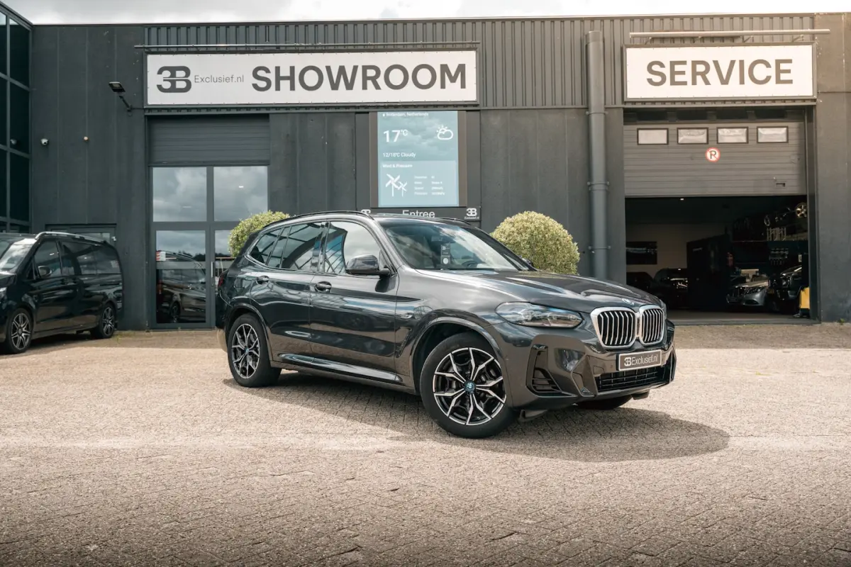 xDrive30e High Exec. | Pan-dak | Head-up | Nw model | M-styling |