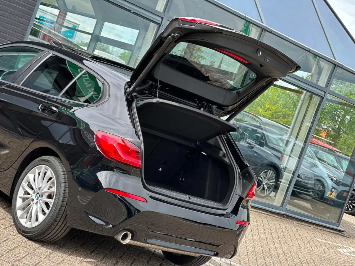 118i Executive Edition/PANO-DAK/NAVI/CARPLAY/LED/NL AUTO NAP
