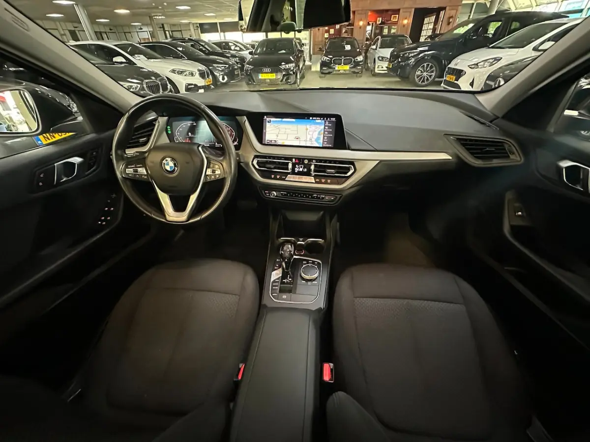 118i Executive Edition/PANO-DAK/NAVI/CARPLAY/LED/NL AUTO NAP
