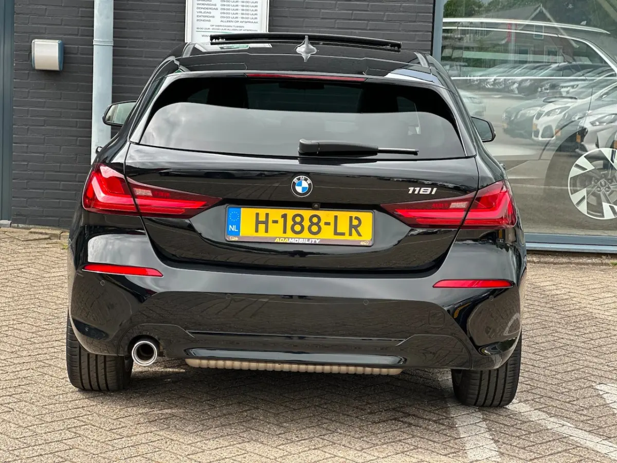 118i Executive Edition/PANO-DAK/NAVI/CARPLAY/LED/NL AUTO NAP