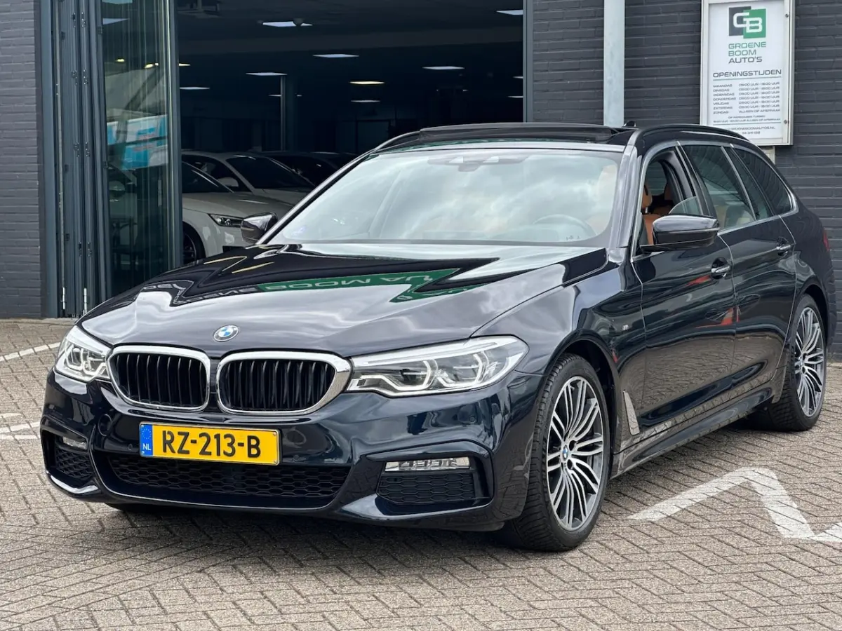 520i High Executive/M-PAKKET/2E EIG/PANO-DAK/CARPLAAY/NL-AUTO NAP