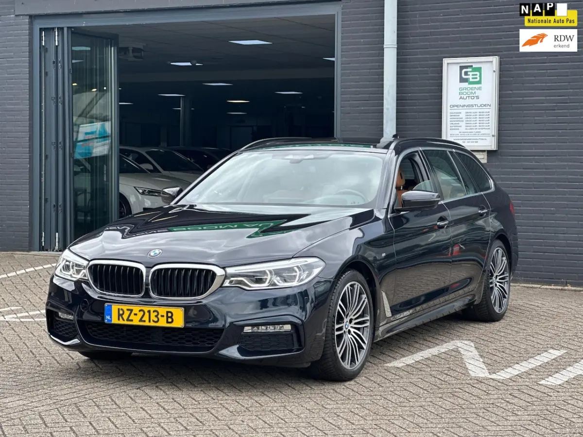 520i High Executive/M-PAKKET/2E EIG/PANO-DAK/CARPLAAY/NL-AUTO NAP