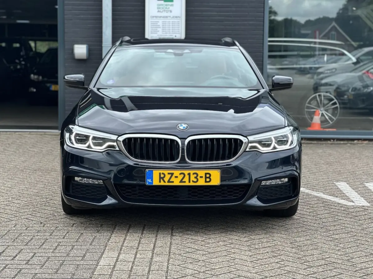 520i High Executive/M-PAKKET/2E EIG/PANO-DAK/CARPLAAY/NL-AUTO NAP