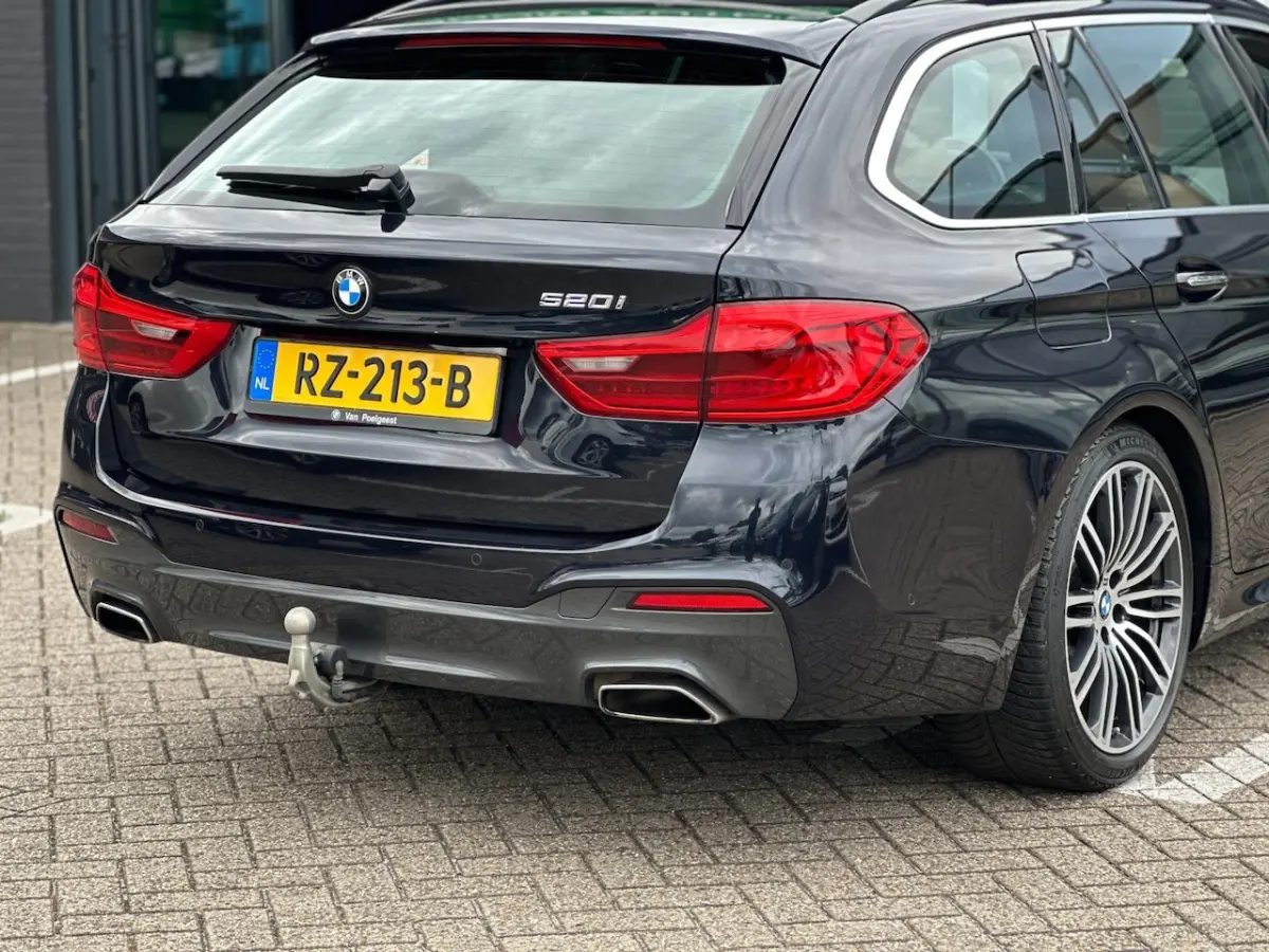 520i High Executive/M-PAKKET/2E EIG/PANO-DAK/CARPLAAY/NL-AUTO NAP