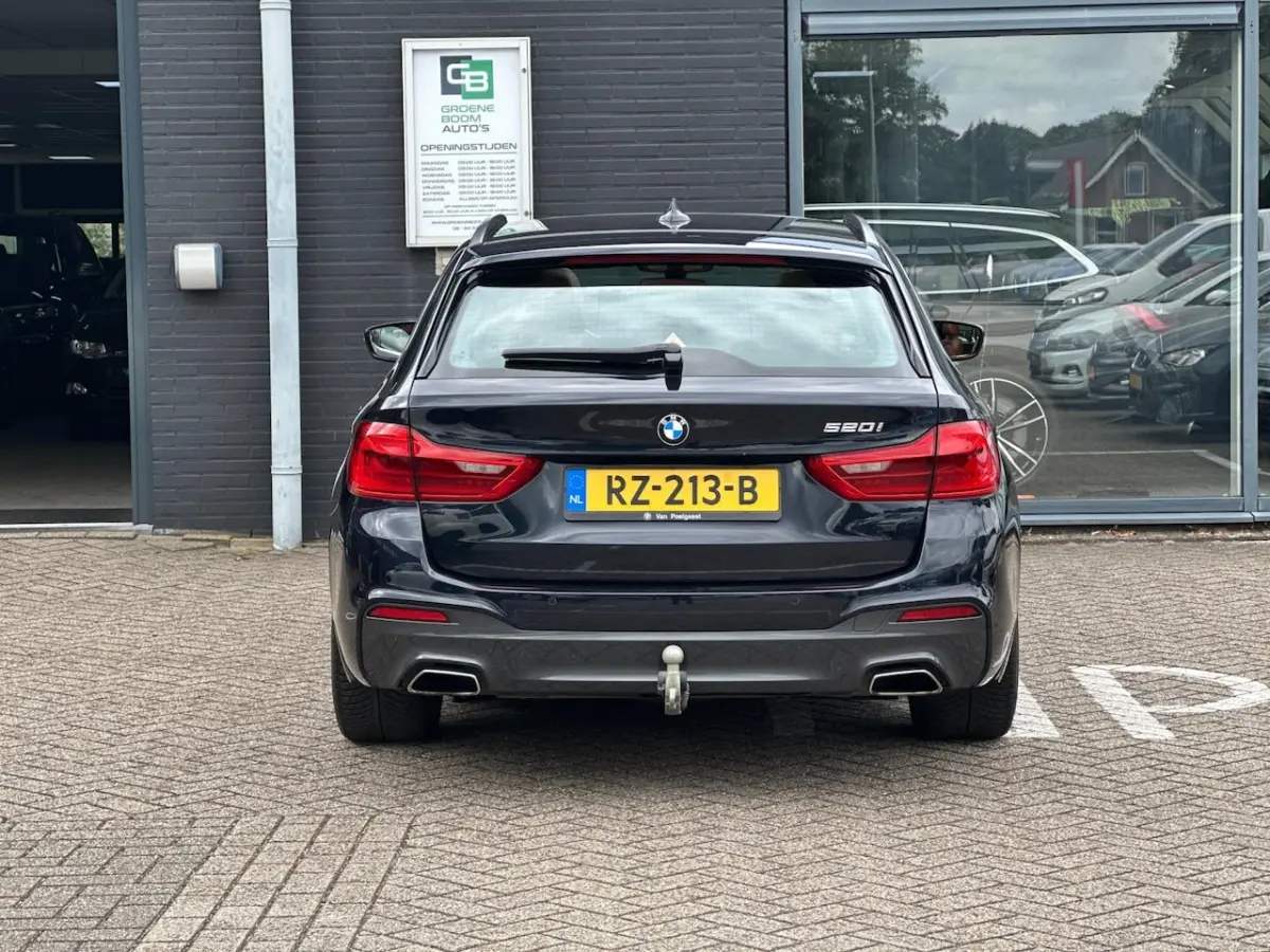 520i High Executive/M-PAKKET/2E EIG/PANO-DAK/CARPLAAY/NL-AUTO NAP