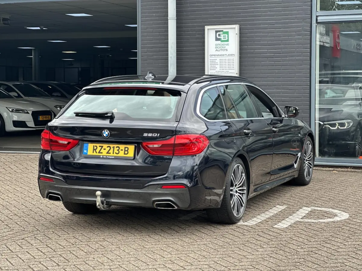 520i High Executive/M-PAKKET/2E EIG/PANO-DAK/CARPLAAY/NL-AUTO NAP