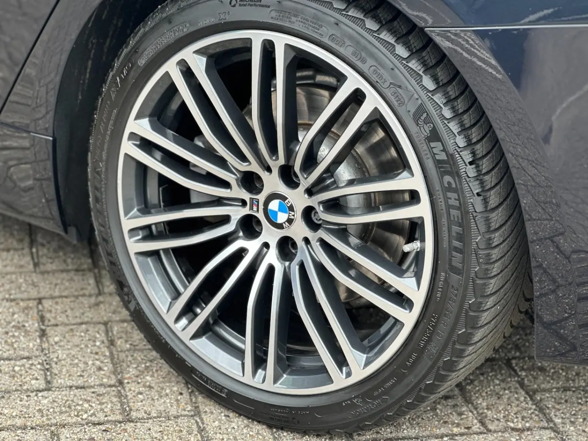 520i High Executive/M-PAKKET/2E EIG/PANO-DAK/CARPLAAY/NL-AUTO NAP