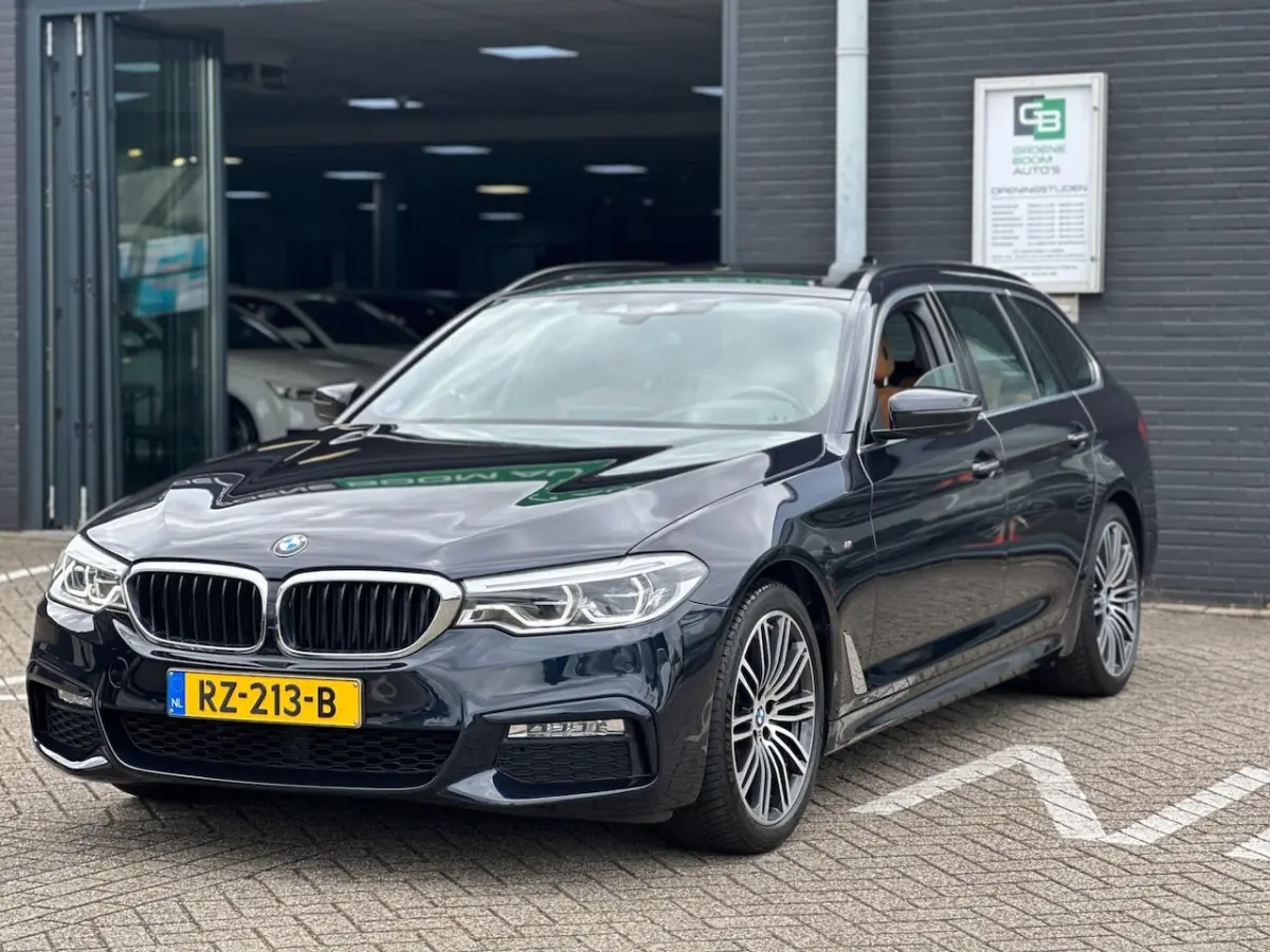 520i High Executive/M-PAKKET/2E EIG/PANO-DAK/CARPLAAY/NL-AUTO NAP