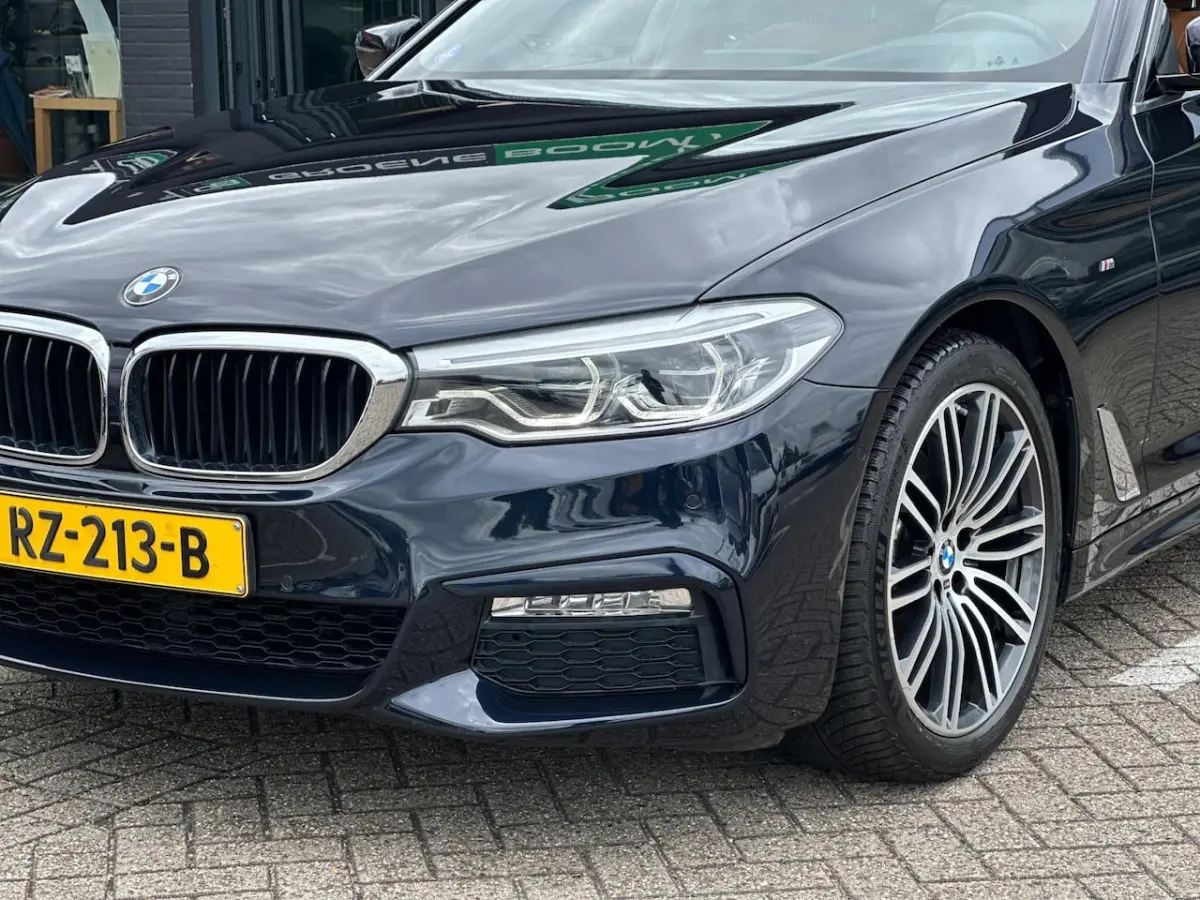 520i High Executive/M-PAKKET/2E EIG/PANO-DAK/CARPLAAY/NL-AUTO NAP