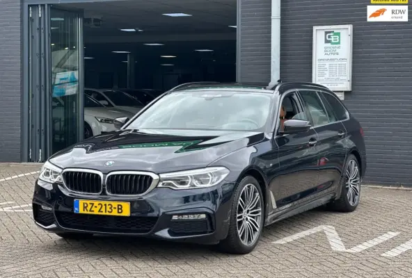 520i High Executive/M-PAKKET/2E EIG/PANO-DAK/CARPLAAY/NL-AUTO NAP