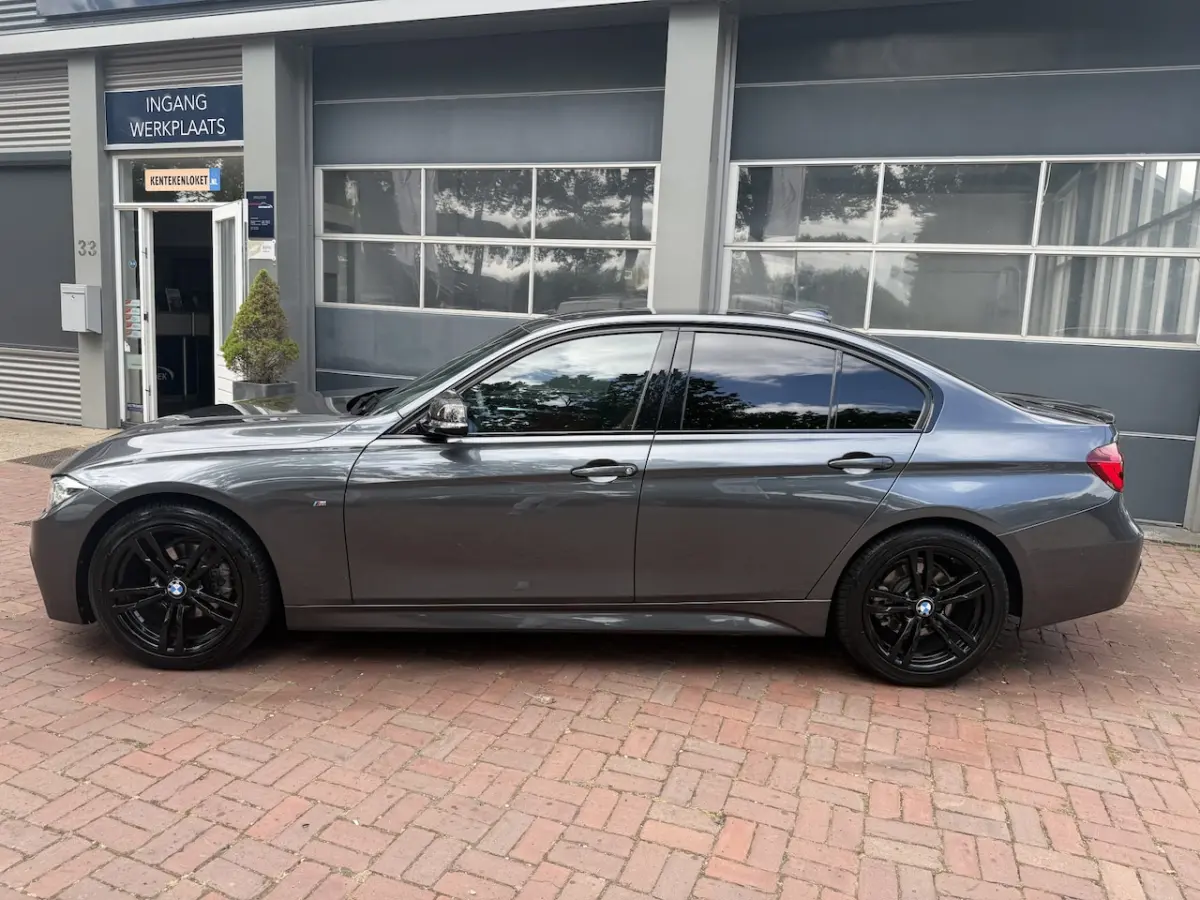 318i Edition M Sport Shadow High Executive Bj 2018 Km 88.000 Dealer onderhouden 136pk Auto