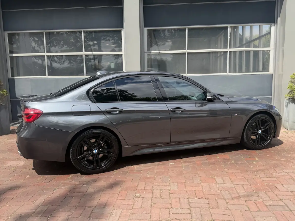 318i Edition M Sport Shadow High Executive Bj 2018 Km 88.000 Dealer onderhouden 136pk Auto