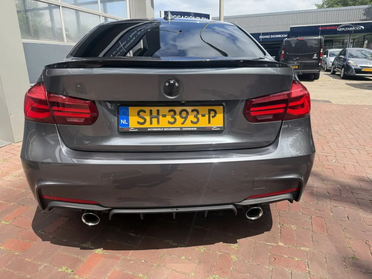 318i Edition M Sport Shadow High Executive Bj 2018 Km 88.000 Dealer onderhouden 136pk Auto