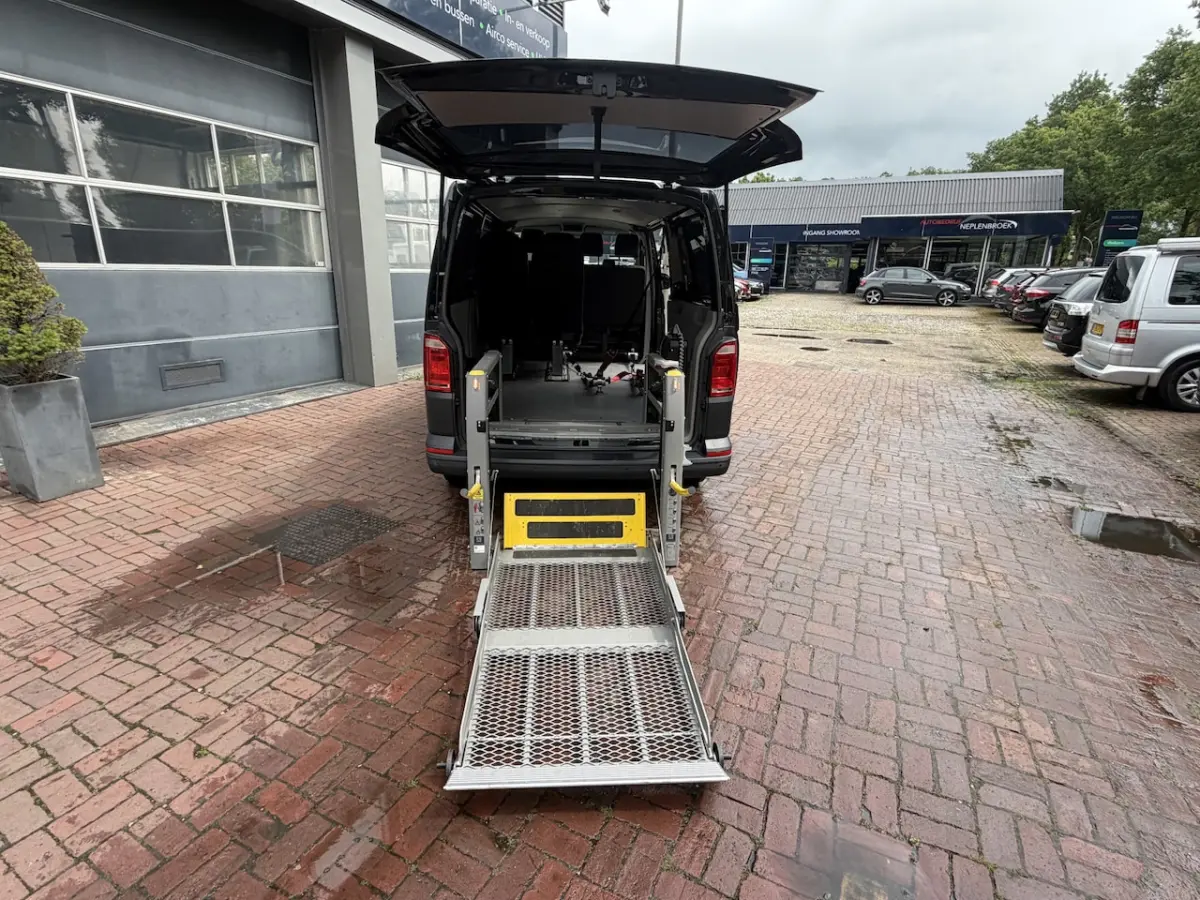 2.0 TDI L2H1 DC rolstoelbus bj 2015 km 48.000 1e eigenaar