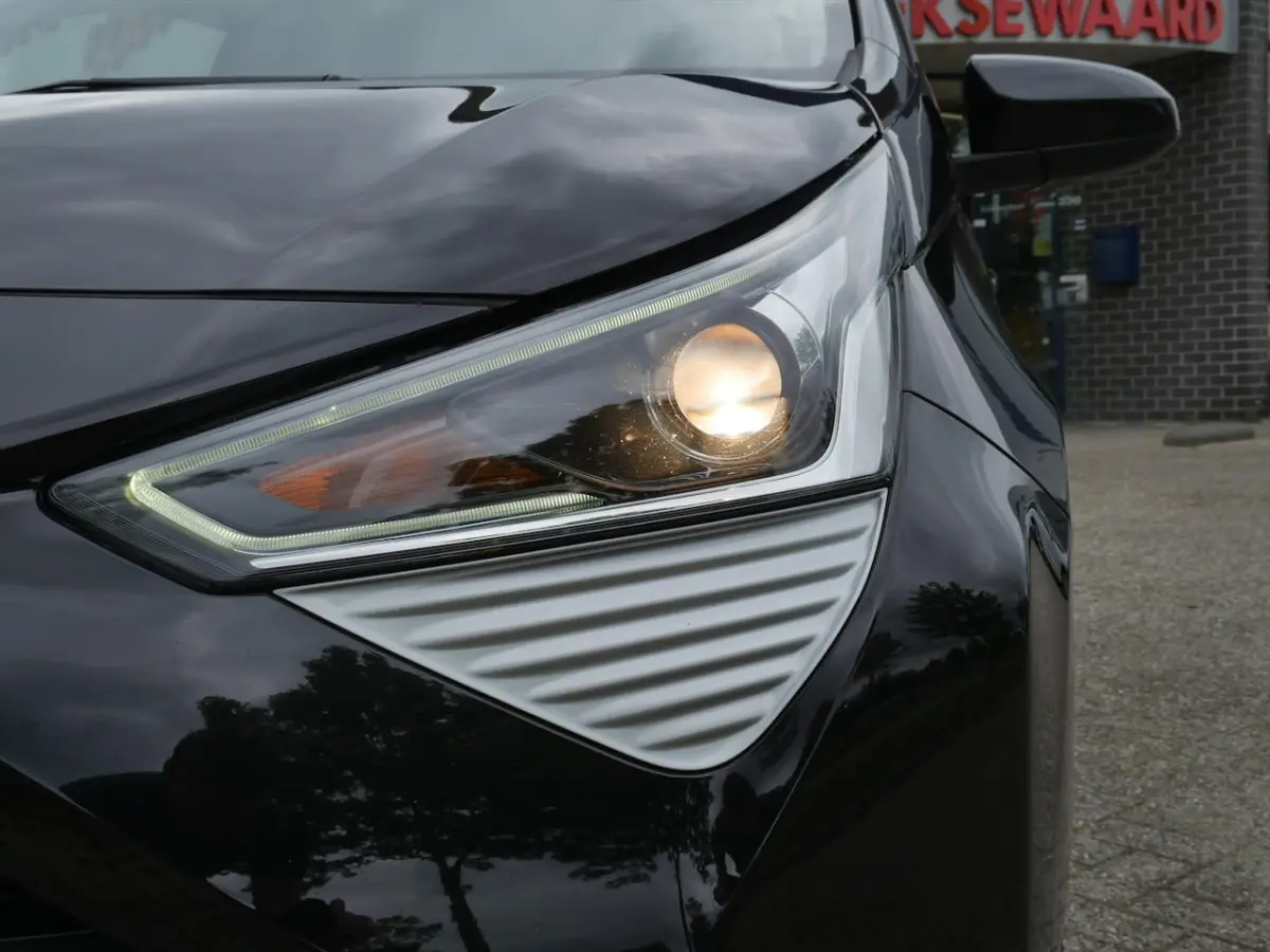 1.0 VVT-i 72pk 5D X-Cite | Camera | CarPlay | Led | Dab+ |