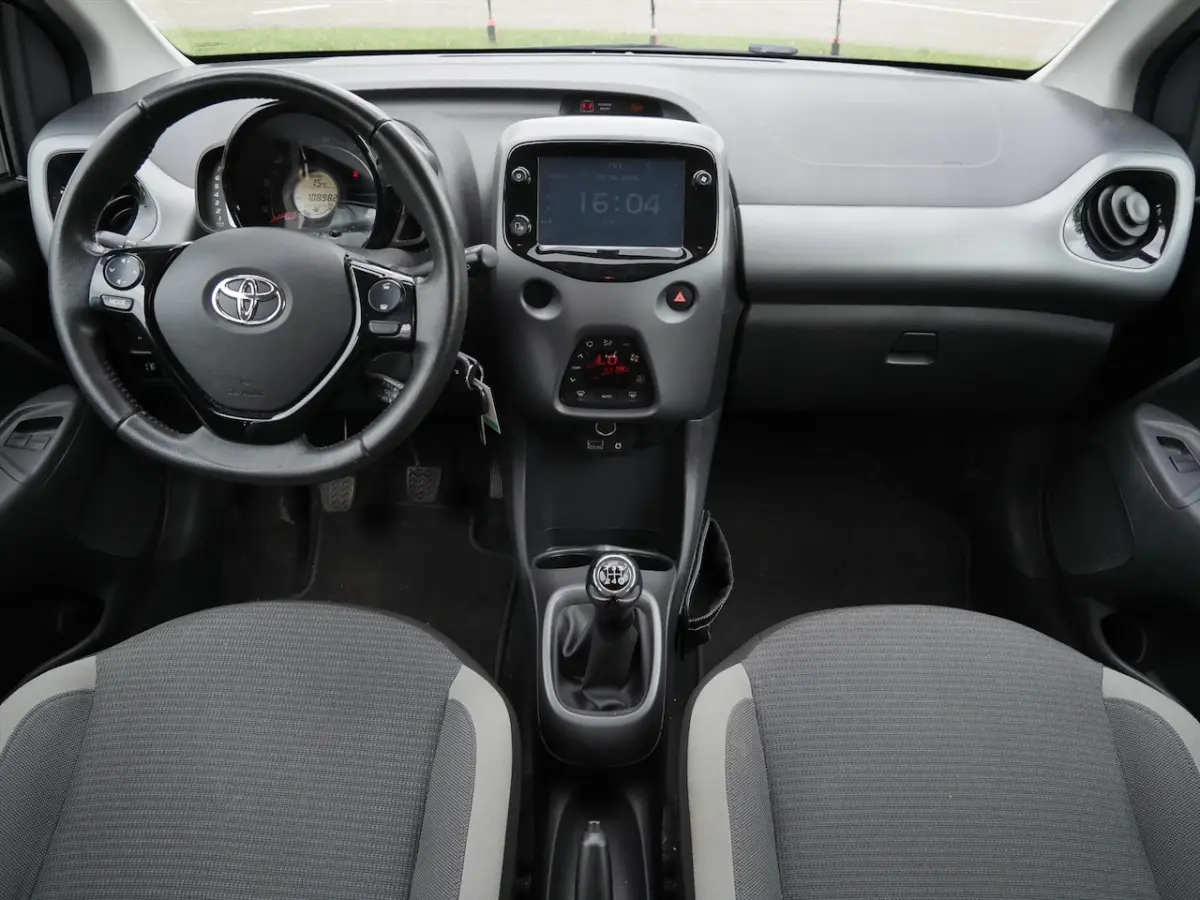 1.0 VVT-i 72pk 5D X-Cite | Camera | CarPlay | Led | Dab+ |