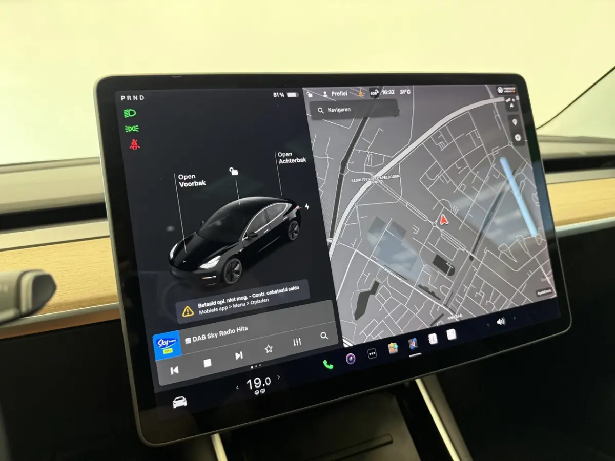 Long Range AWD 75 kWh Panorama dak Leder interieur