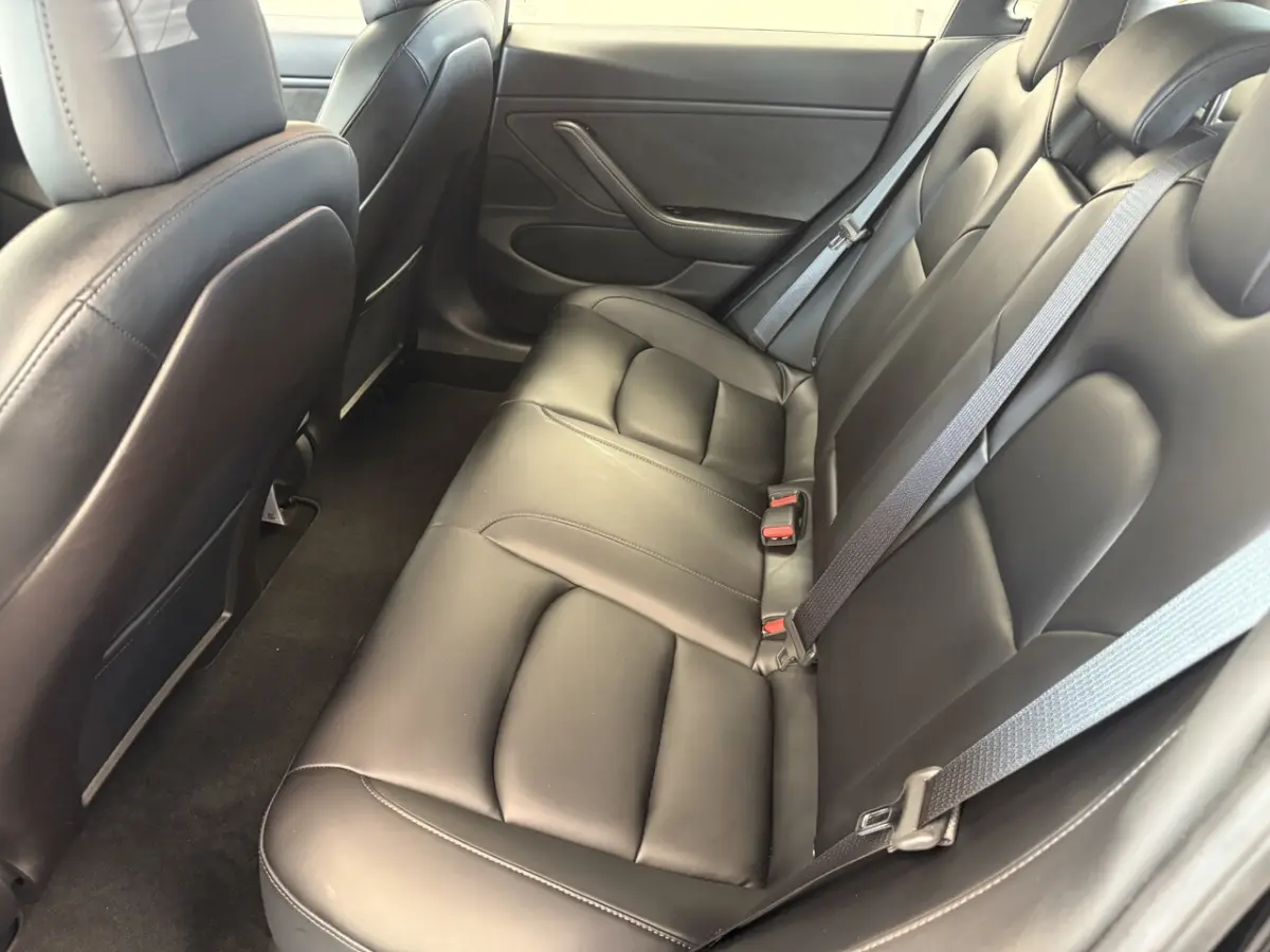 Long Range AWD 75 kWh Panorama dak Leder interieur