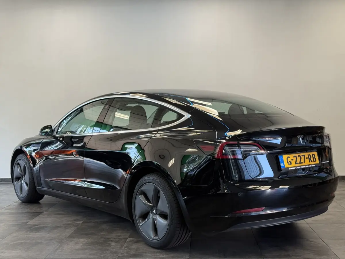 Long Range AWD 75 kWh Panorama dak Leder interieur