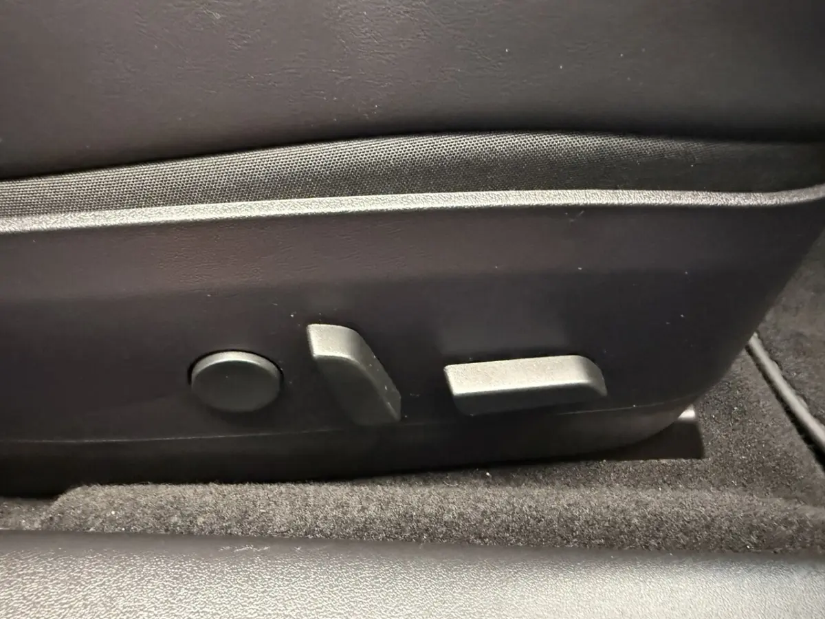 Long Range AWD 75 kWh Panorama dak Leder interieur