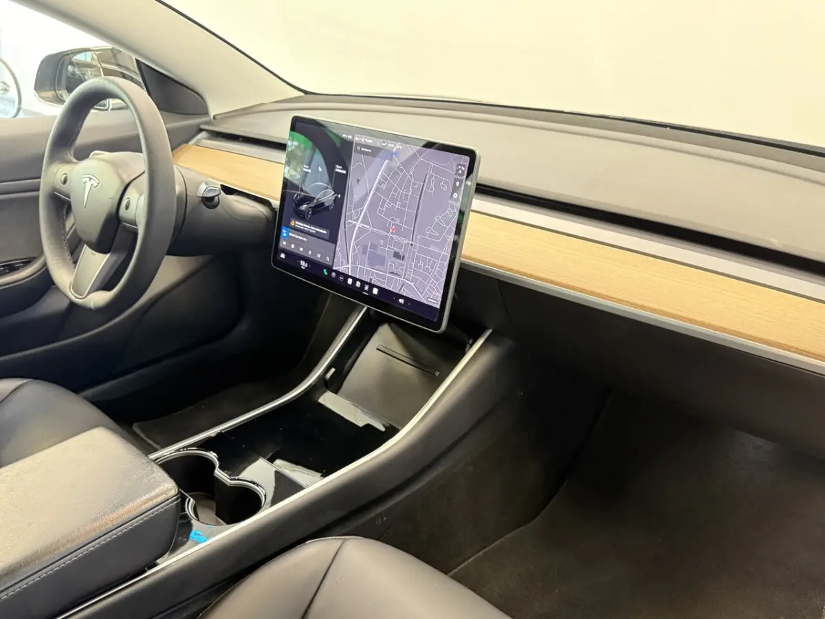 Long Range AWD 75 kWh Panorama dak Leder interieur