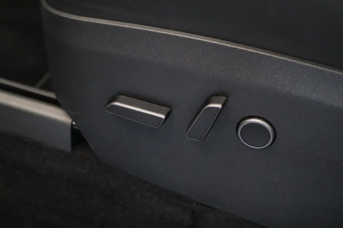 Performance AWD 75 kWh SOH 95% ACC Panoramadak HW3 24 Maanden garantie* (Vraag naar de voo